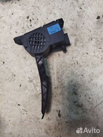 Электронная педаль газа priora