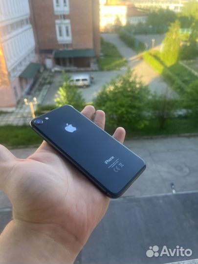 iPhone 8, 64 ГБ