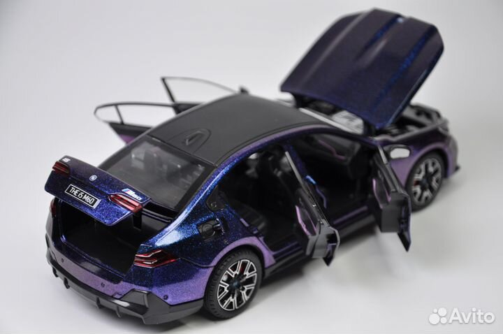 Модель авто BMW i5 M60 xDrive (G60) 1:24 металл