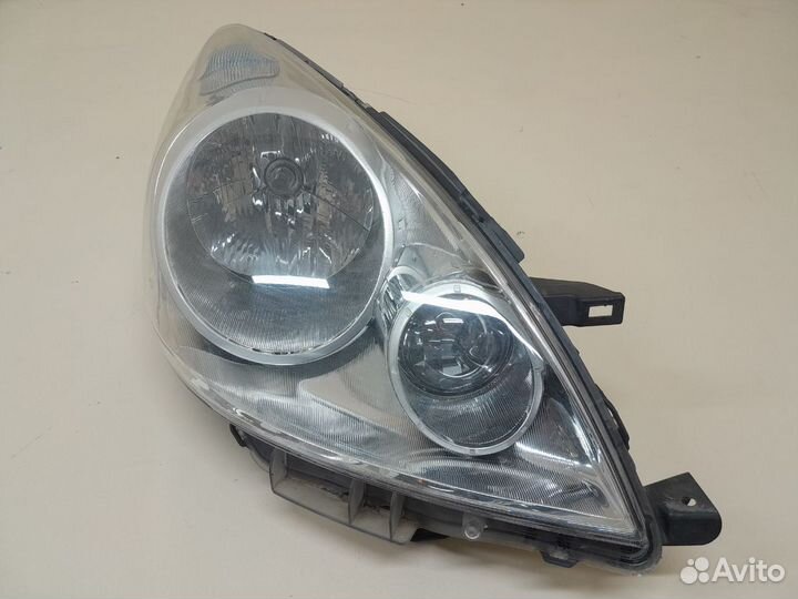 Фара правая Nissan Note E11 2006-2013