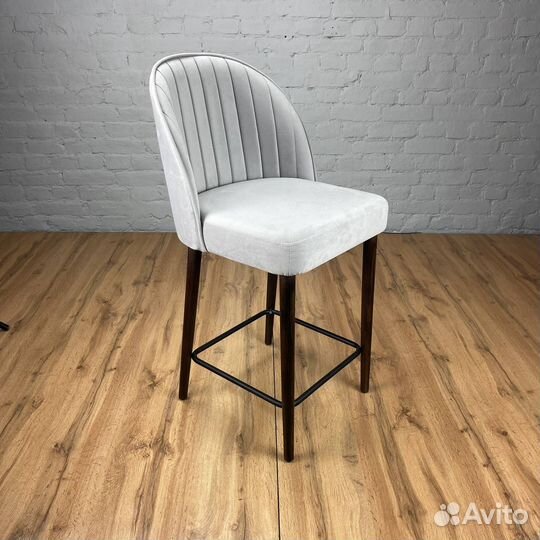Стул полубарный 