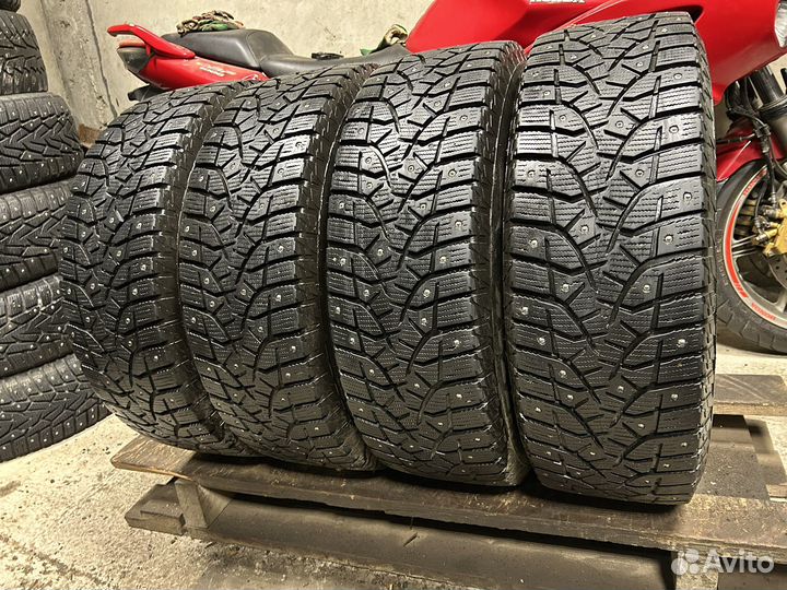 Bridgestone Blizzak Spike-02 SUV 215/65 R16 98T