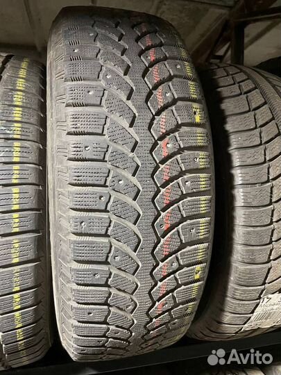 Bridgestone Blizzak Spike-01 235/65 R17 108T