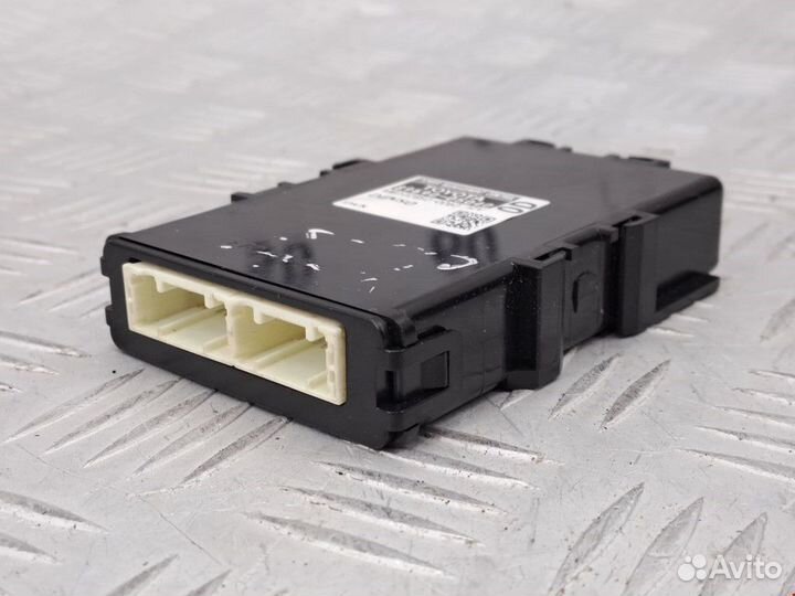 Блок управления светом Toyota Avensis 3 (T270)