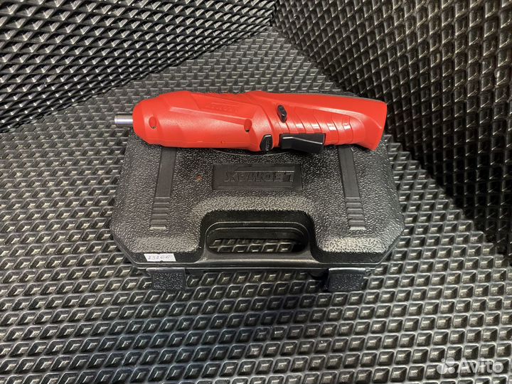 Аккумуляторная отвертка Leomax