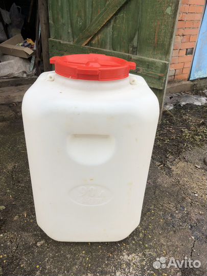 Емкость для воды пластиковая