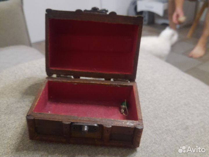 Сундук деревянный