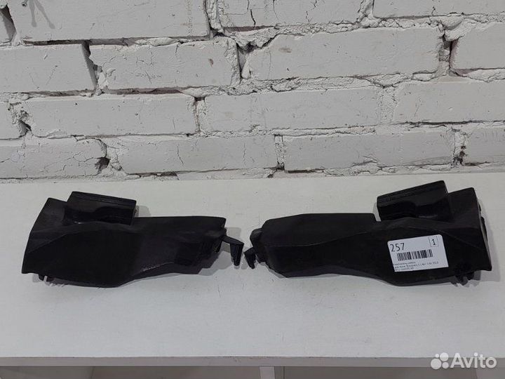 Уплотнитель капота Land Rover Discovery 5 L462