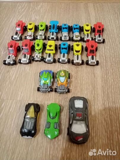 Машинки разные. Много