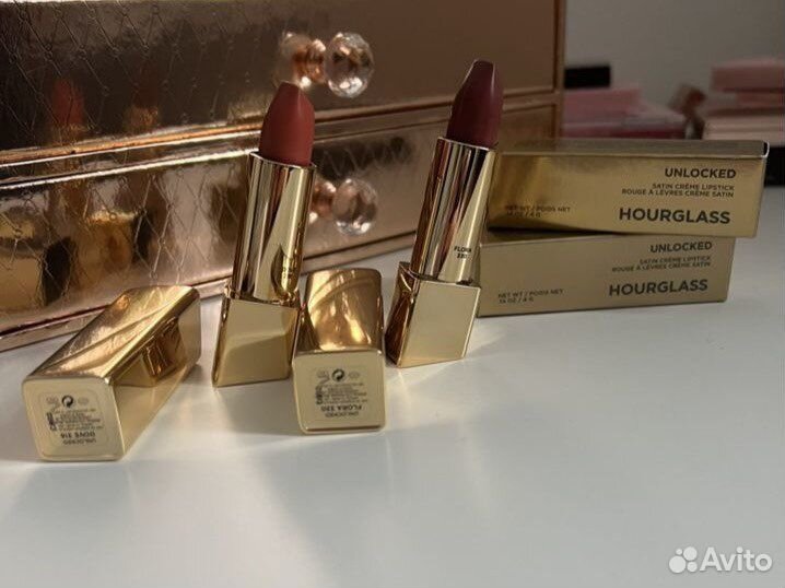 Hourglass Unlocked помада