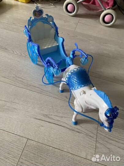 Карета с лошадью