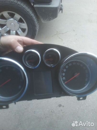 Opel astraJ 2012г щиток приборов