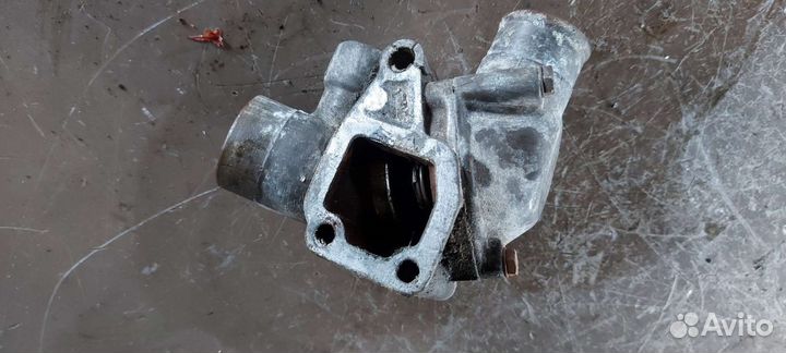 Корпус термостата Mercedes w126