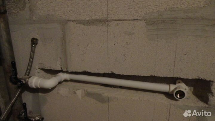 Сантехник. Ремонт арматуры унитаза