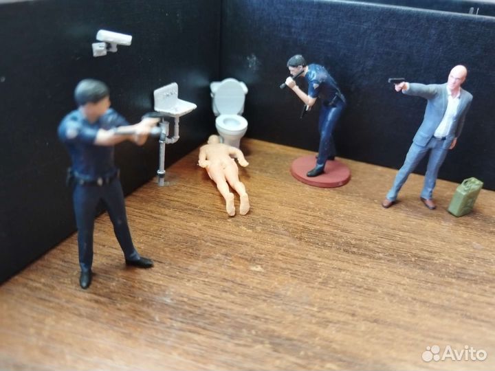 Санузел 1/43и фигурки полицейских