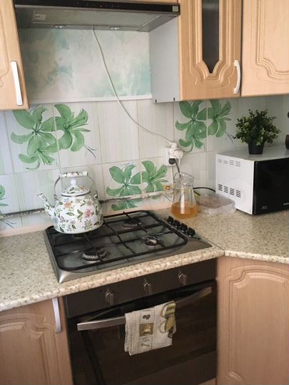 Доля в 2-к. квартире, 37,2 м², 1/2 эт.
