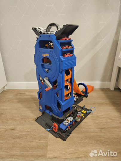 Парковка-горка hot wheels