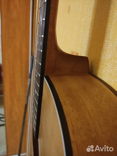 Акустическая гитара
