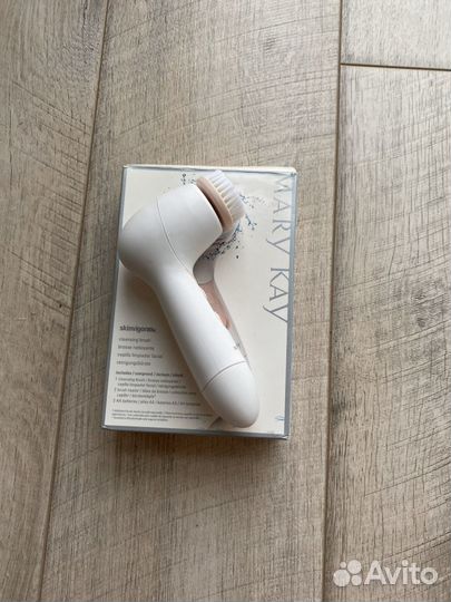 Щётка для глубокого очищения Mary Kay