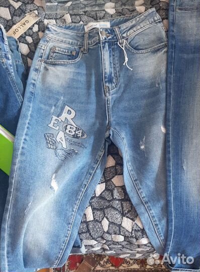 Джинсы новые
