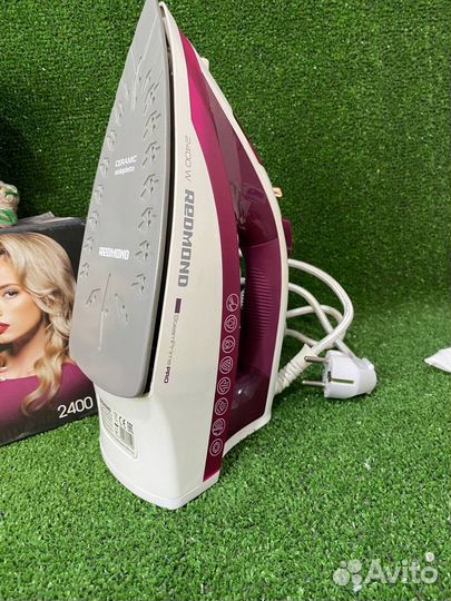 Утюг Redmond RI-C262