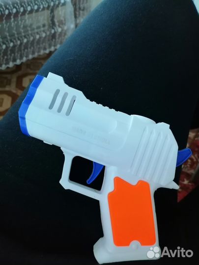 Игрушечный пистолетик стреляющий мягкими пулями