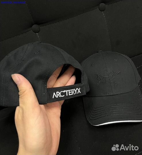 Два цвета кепки Arcteryx для активного отдыха