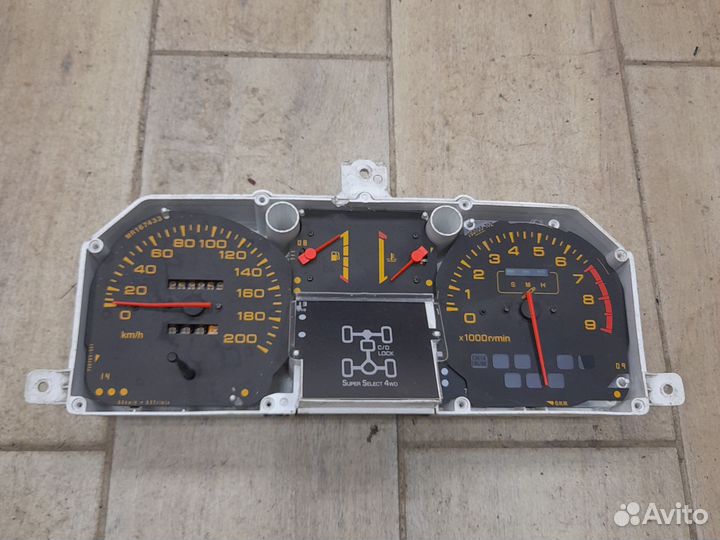 Щиток приборов бензин паджеро 2 94-99