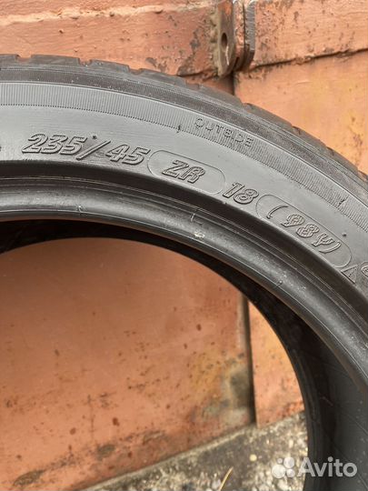 Michelin Pilot Sport 3 235/45 R18 98Y