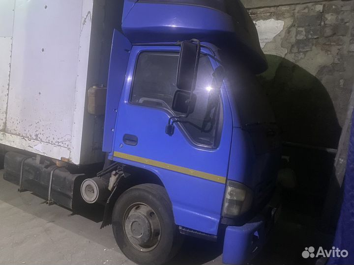 Isuzu NQR75, 2010