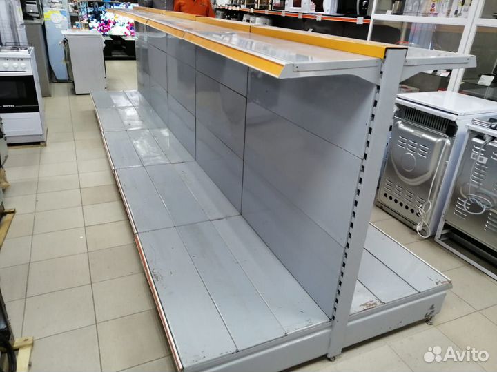 Стеллажи, стеклянные витрины,подиумы