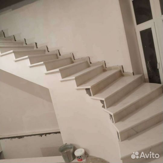 Лестница мраморная