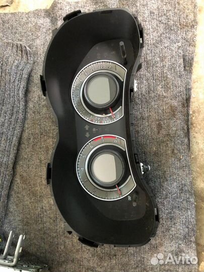 Щиток приборов Toyota Corolla 150