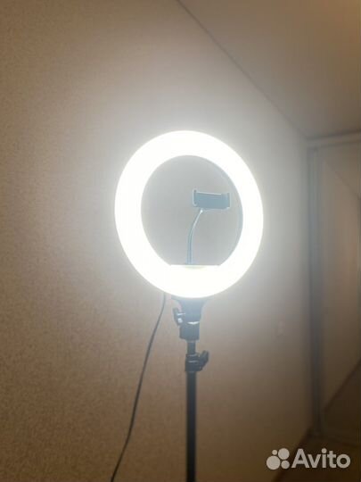 Кольцевая лампа со штативом