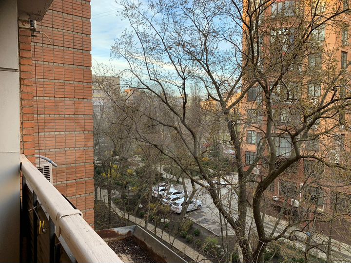 4-к. квартира, 100 м², 5/10 эт.