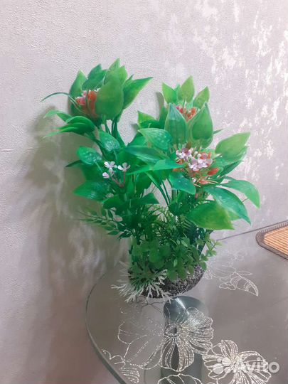 Искусственное растение для аквариума