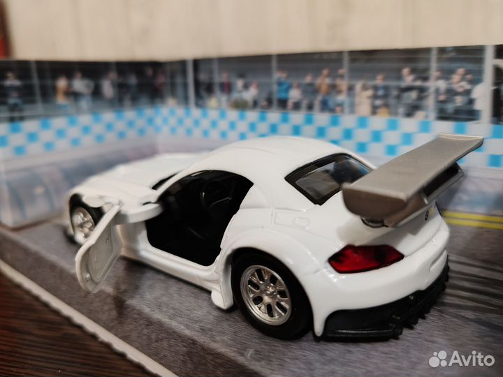 Машинка BMW Z4 GT3