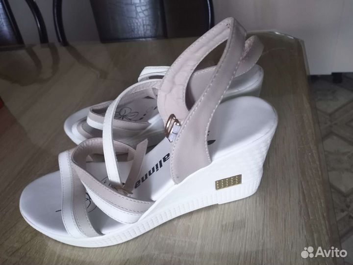 Босоножки женские