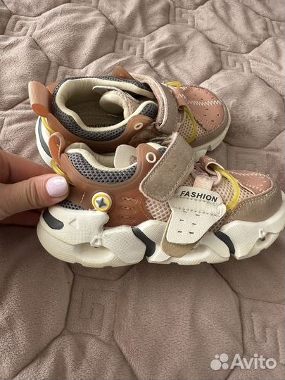 Кроссовки для девочки, светятся размер 24