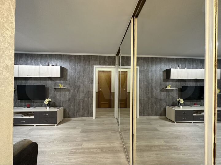 4-к. квартира, 77 м², 1/9 эт.