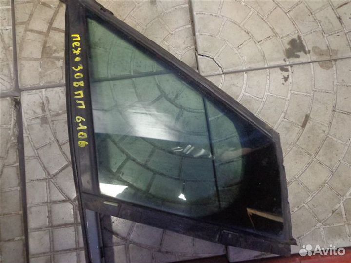 Стекло кузовное форточка переднее правое Peugeot