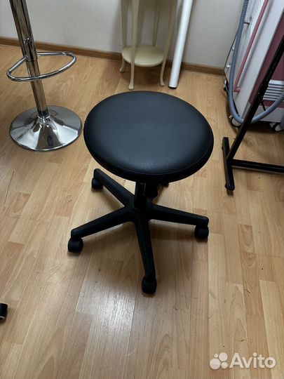 Стулья мастера на колесиках