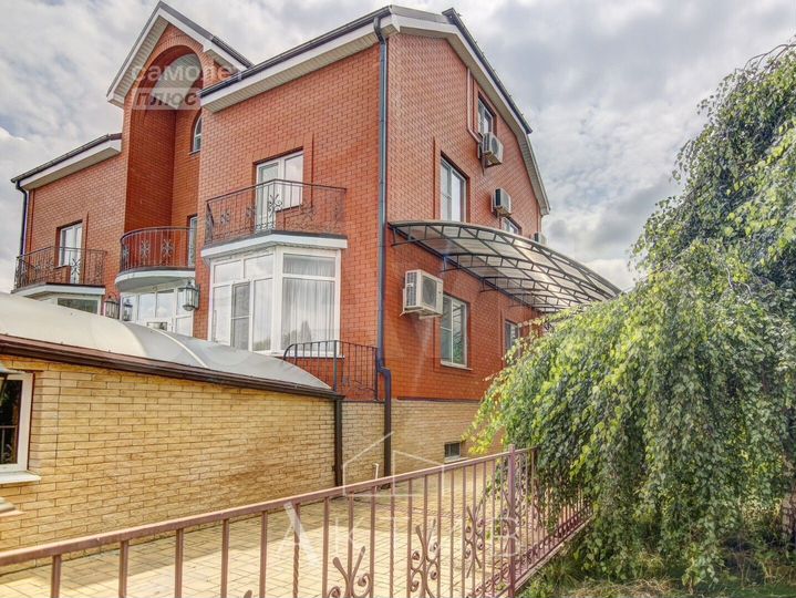 Дом 380 м² на участке 12 сот.