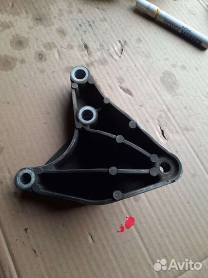 Кронштейн опоры двс Ларгус