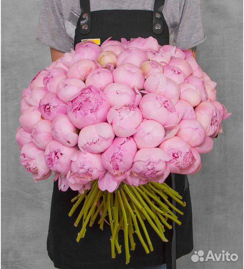 Букет из пионов