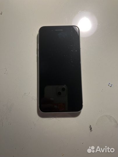 iPhone SE, 64 ГБ