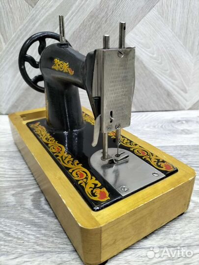 Детская швейная машинка