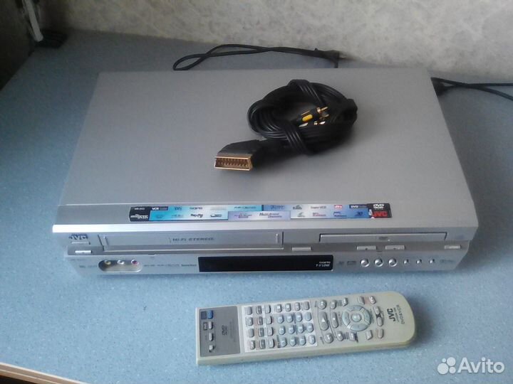 DVD-плеер и VHS-видеомагнитофон JVC