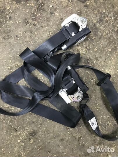 Передний ремень безопасности Volkswagen Polo