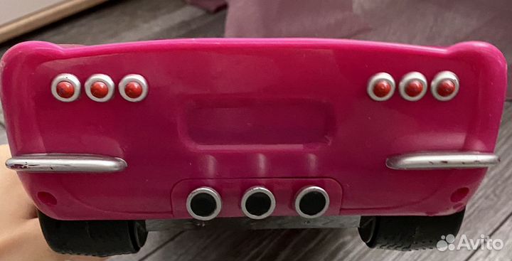 Игрушечный автомобиль